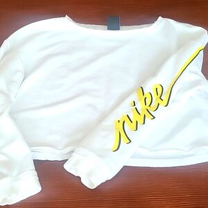 Nwot Nike Dri Fit cropped sweatshirt size S